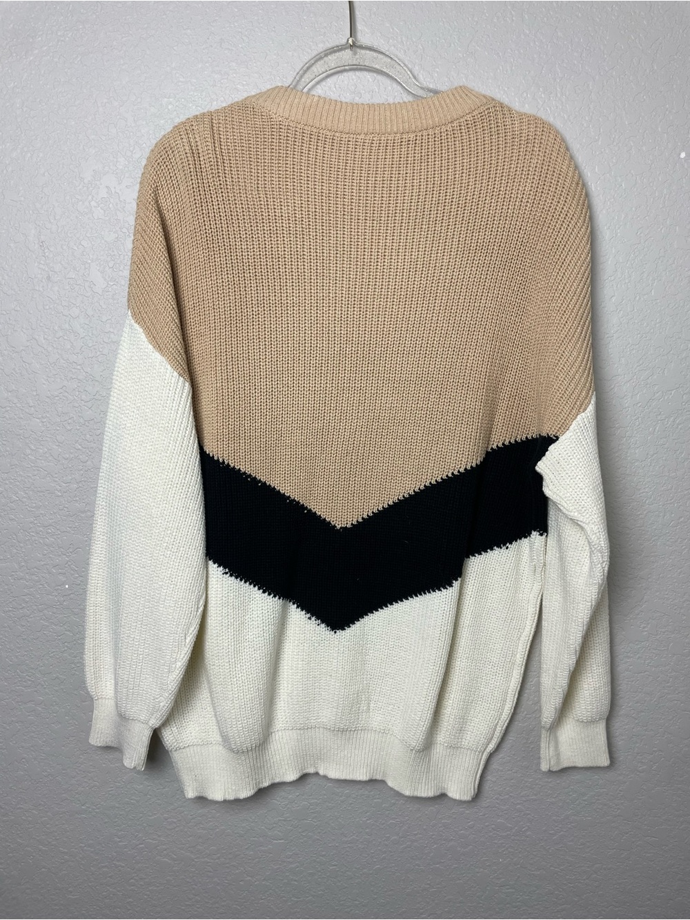 Neutral Colorblock Chevron Crewneck Sweater - Beige, Black & White Size L - Picture 5 of 7